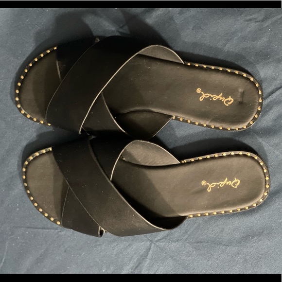 Black sandals with copper design size 9 - Picture 2 of 5